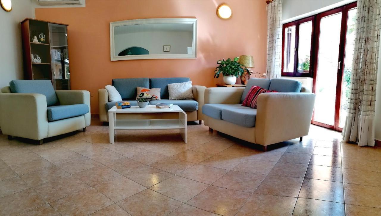 House Manola Villa โรวีน ภายนอก รูปภาพ